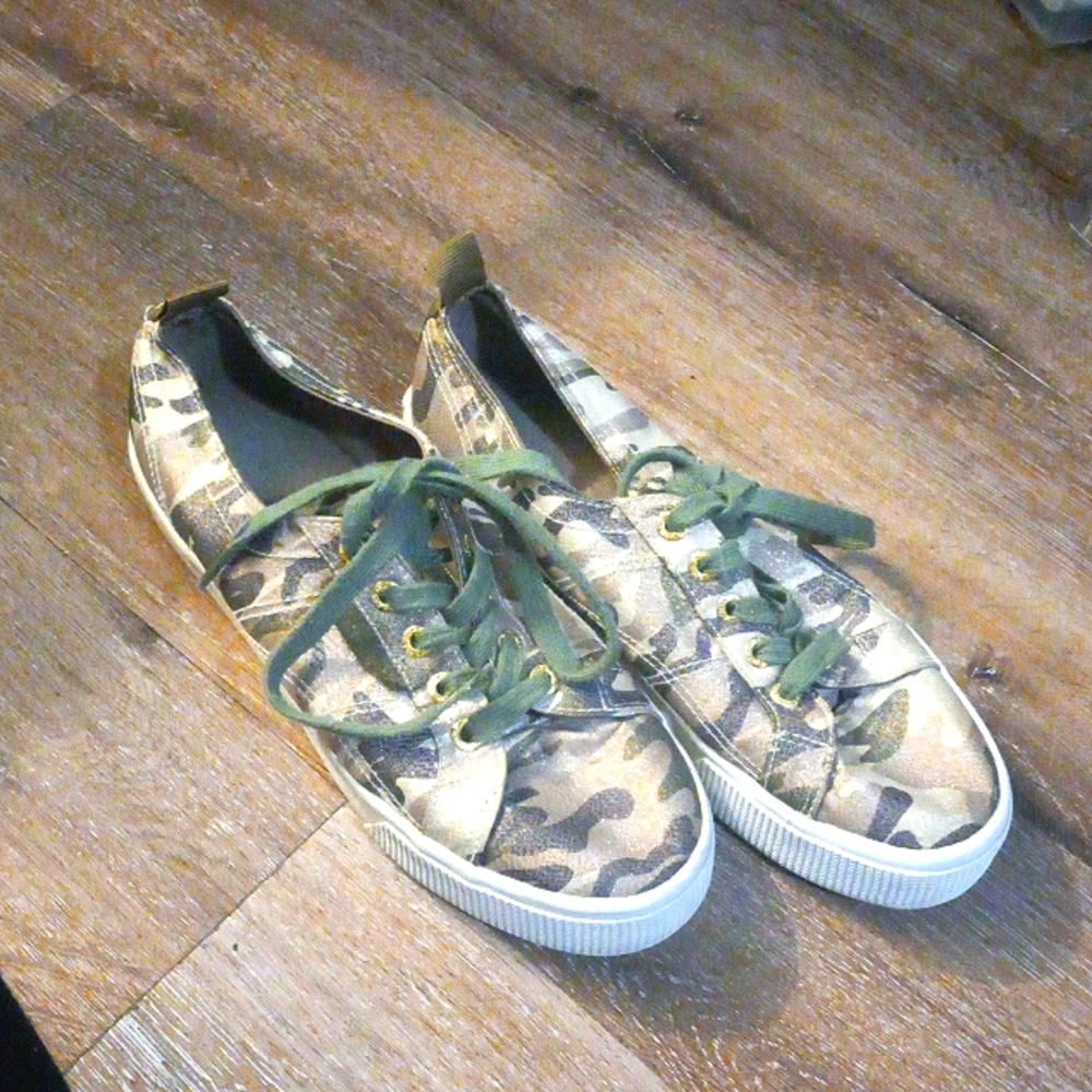 EUC: SUPERGA; WOMEN'S CAMO LACE-UP TENNIS SHOE'S!